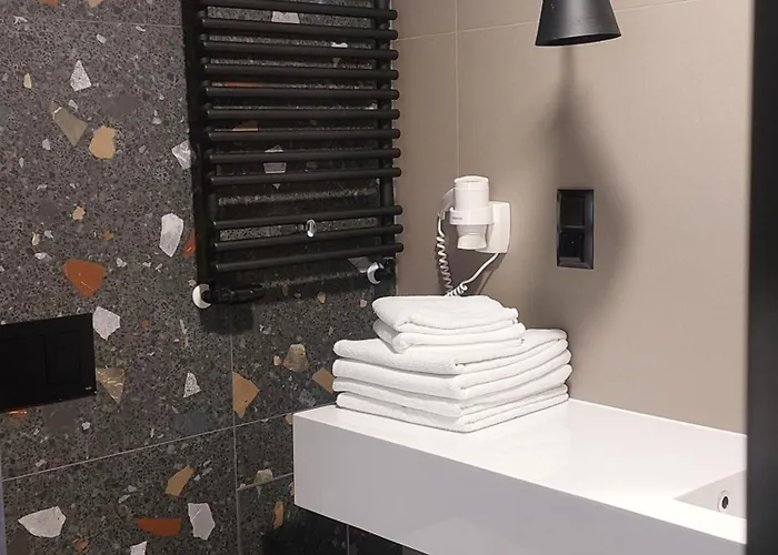 Biala Perla Czarna Gora 605 * Sienna (Klodzko)