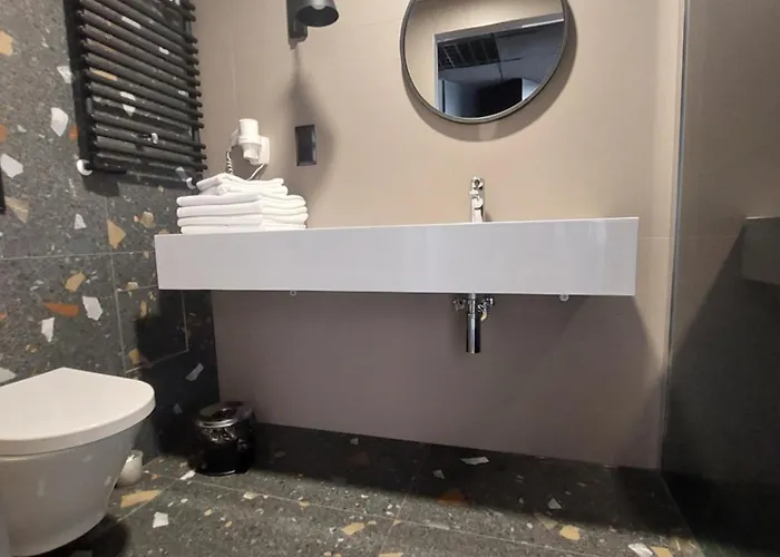 Biala Perla Czarna Gora 605 * Sienna (Klodzko)